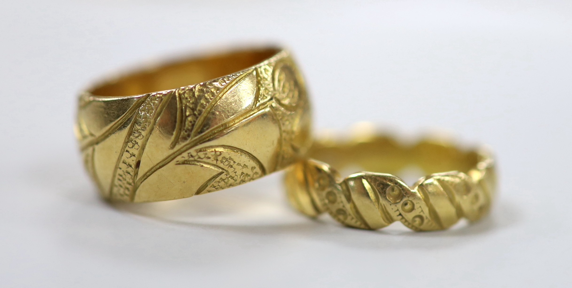Two engraved 18ct gold wedding bands, sizes K and L/M, 15.7 grams.